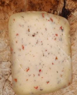 Käse mit Tomate und Oregano